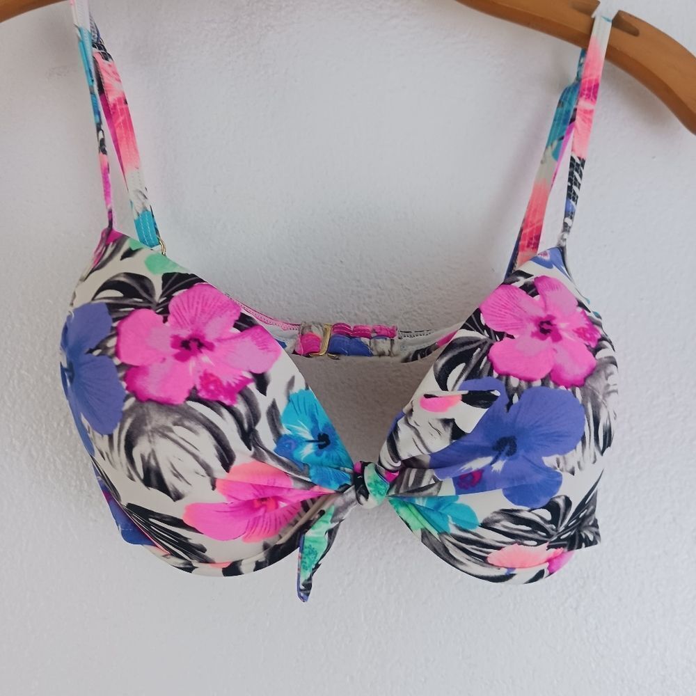 Tahiti floral print tie front bikini top size M